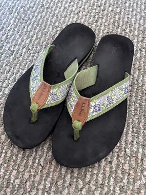 😎 L.L. Bean Maine Isle flower print sandals